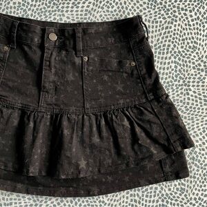 Hot Topic Black on Black Star-Print Ruffle Denim Mini Skirt Medium